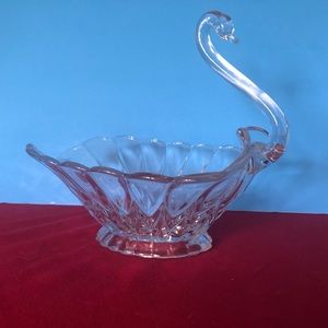 Martinsville swan fruit bowl